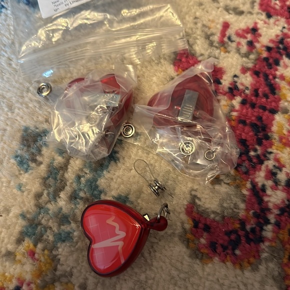 Limeloot // Retractable nurse badge reels in red heart shaped EKG - Picture 3 of 3